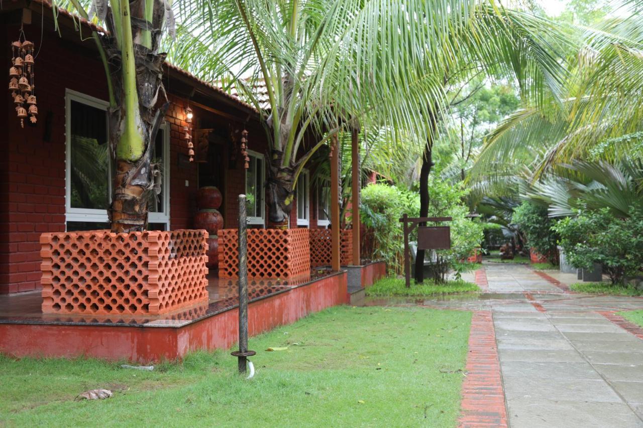 Brown Town Resort & Spa Hyderabad Exterior foto