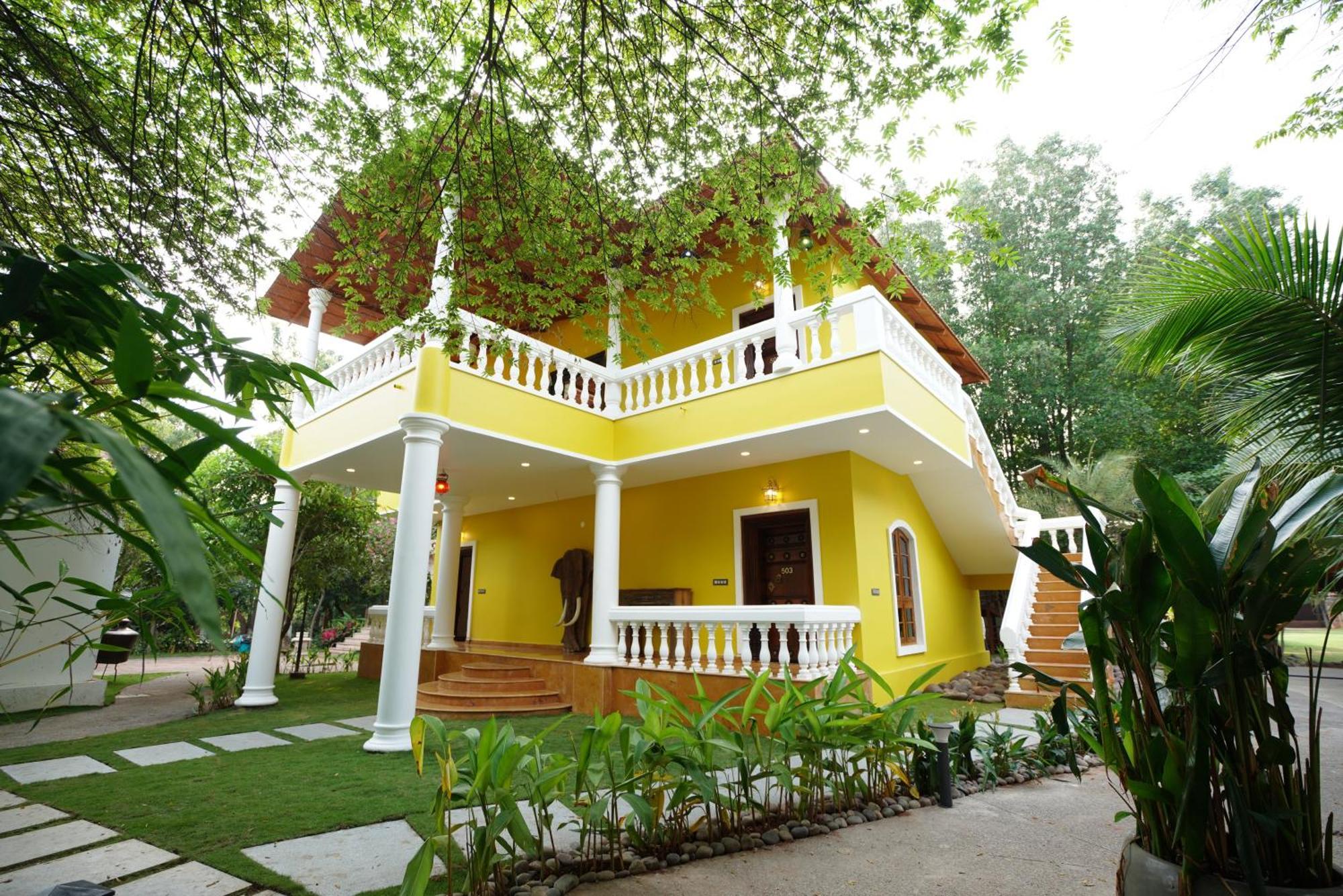 Brown Town Resort & Spa Hyderabad Exterior foto